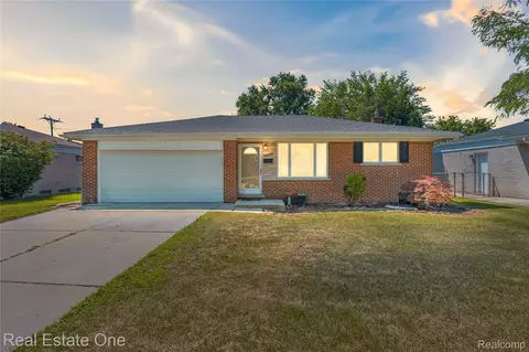 3528 Hillcrest Dr, Warren, MI 48092