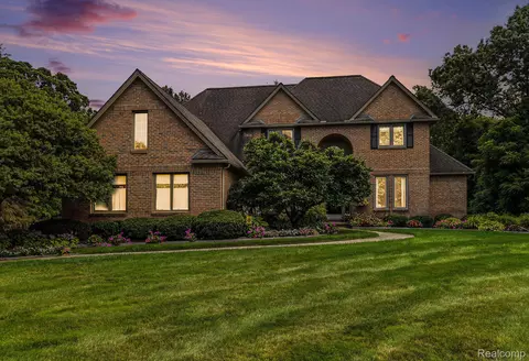 5895 Meadows Dr, Village Of Clarkston, MI 48348