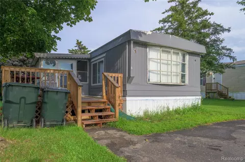 4 Eagle Vista Ln, Orion, MI 48359