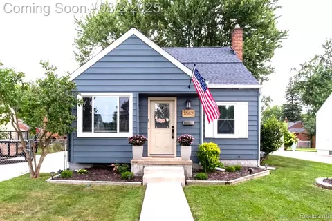 1642 Princeton Rd, Berkley, MI 48072