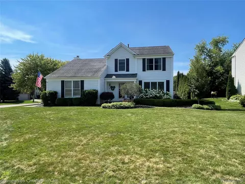 642 Whitney Dr, Rochester Hills, MI 48307