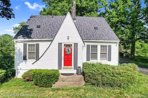 25200 Milford Rd, Lyon, MI 48178