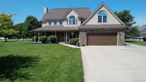 1520 Silver Pond Dr, Davison, MI 48423 photo 1