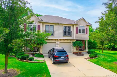 50580 Beechwood Ct, Plymouth, MI 48170