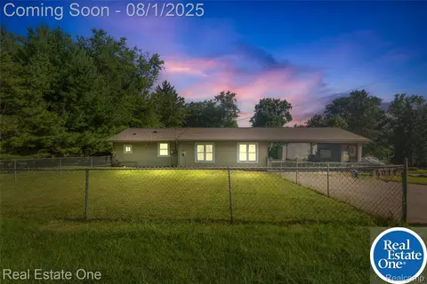 6074 Three Lakes Dr, Brighton, MI 48116