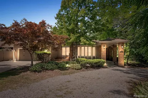 41855 Brentwood Dr, Plymouth, MI 48170