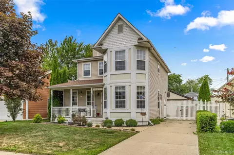 524 Orchard St, Wyandotte, MI 48192