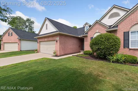 3313 Dewdrop Ln, Genoa, MI 48843