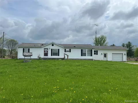 8145 Oatman Rd, Greenwood, MI 48006