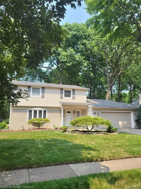 32960 Brier Ct, Livonia, MI 48152