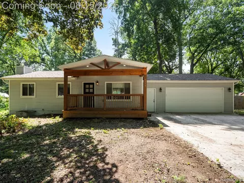 3575 Overton St, Waterford, MI 48328