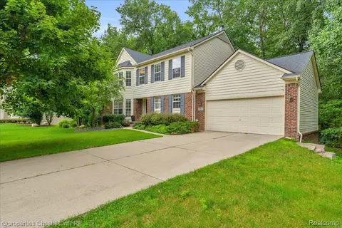 5963 James Head Ct, West Bloomfield, MI 48324