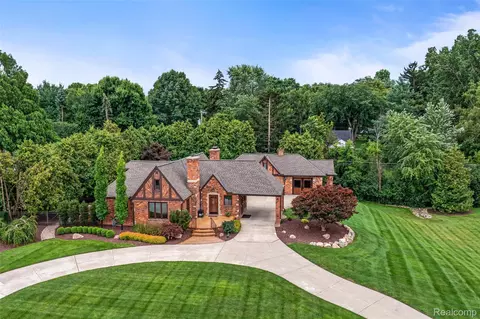 26375 Ross Dr, Redford, MI 48239