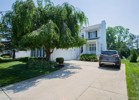 1183 Fountain View Ln, Oxford, MI 48371