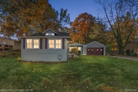 2231 North St, Milford, MI 48380