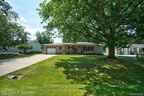 1520 Mackinaw Dr, Davison, MI 48423