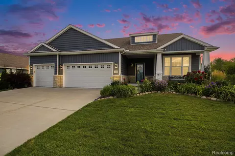 1336 Bluff Dr, Oceola, MI 48843