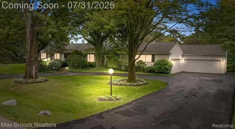 130 Endicott Rd, Bloomfield Hills, MI 48304