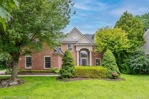 47320 Autumn Park Ct, Novi, MI 48374