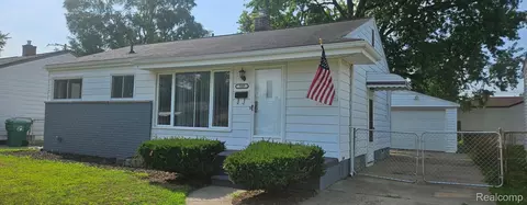 960 Radcliff St, Garden City, MI 48135