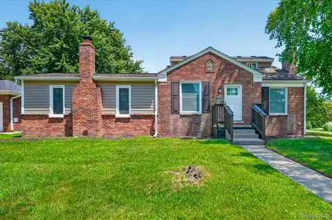 18902 Westmore St, Livonia, MI 48152