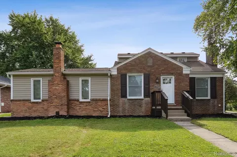 18902 Westmore St, Livonia, MI 48152