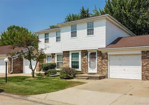 28091 Fair Oaks Ln, Harrison, MI 48045