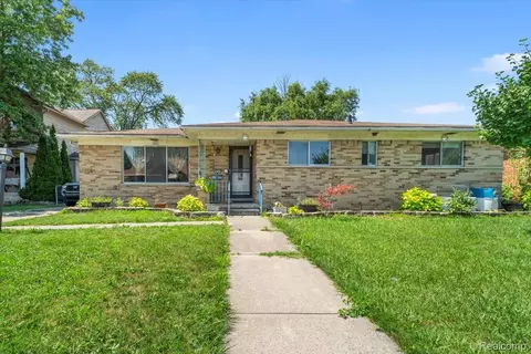 24245 Rosebud Ave, Eastpointe, MI 48021