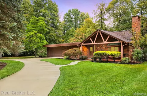 28378 Parkhill St, Farmington Hills, MI 48334