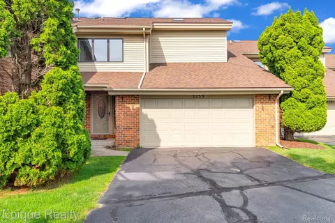 2235 N Long Lake Rd, Fenton, MI 48430