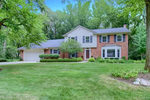 28918 Oak Point Dr, Farmington Hills, MI 48331