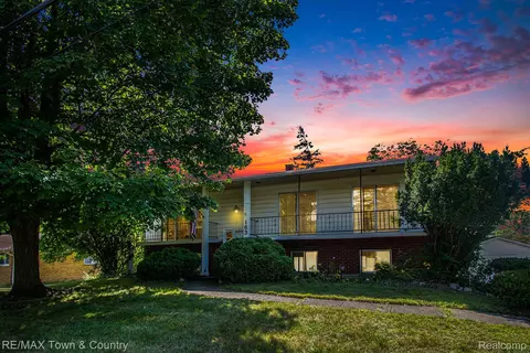 163 N Elms Rd, Flushing, MI 48433