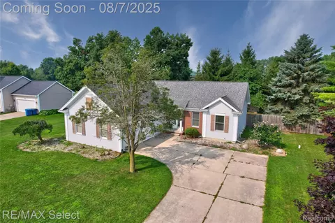 8052 Rose Ln, Goodrich, MI 48438