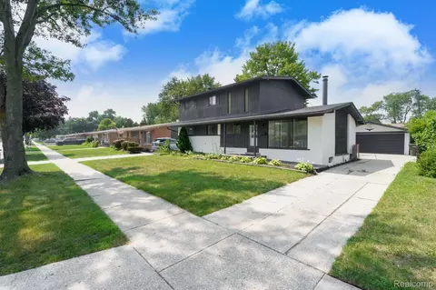 11357 Erdmann Rd, Sterling Heights, MI 48314
