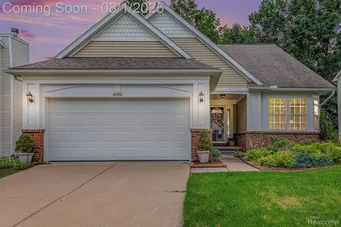 5090 Northfield Dr, Howell, MI 48843