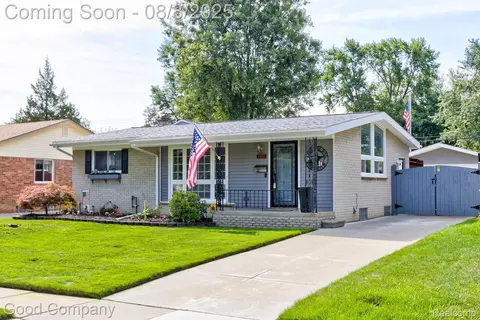 1903 Nakota Rd, Royal Oak, MI 48073
