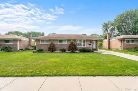 32257 Wareham Dr, Warren, MI 48092