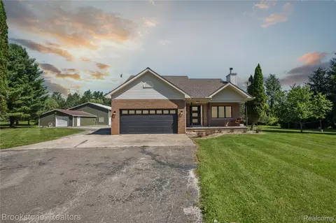 857 Quatro Ln, Leonard, MI 48367
