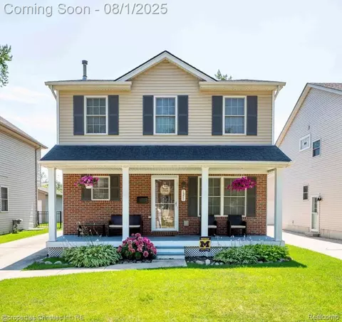 1371 Catalpa Dr, Berkley, MI 48072