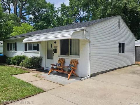 25034 Charles St, Taylor, MI 48180