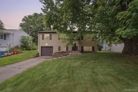 3431 Dianne Dr, Brighton, MI 48114
