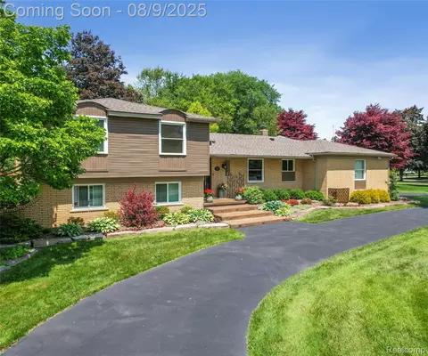 32002 Cambridge St, Livonia, MI 48154