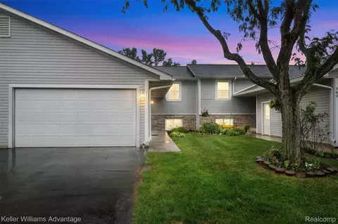 572 River Pointe Ct, Milan, MI 48160