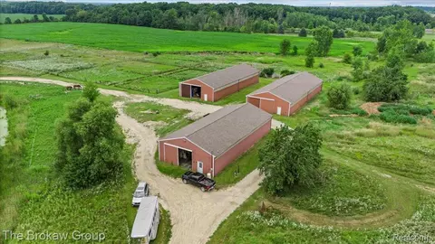 8490 Sharp Rd, Swartz Creek, MI 48473
