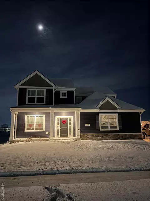 52361 Wellington Valley Dr, Macomb, MI 48042