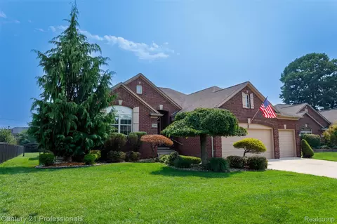 21592 Pine Cone Dr, Macomb, MI 48042