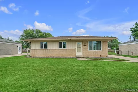 18576 Matthew Dr, Clinton Township, MI 48035