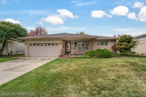 33487 Mina Dr, Sterling Heights, MI 48312