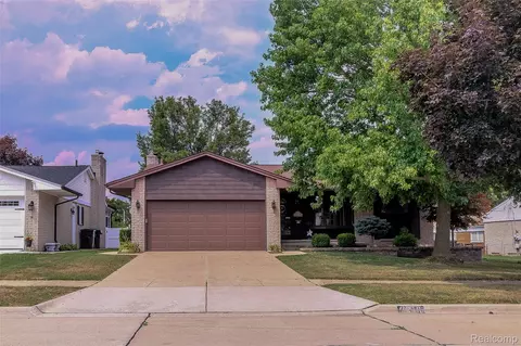 3210 Brookshire St, Trenton, MI 48183