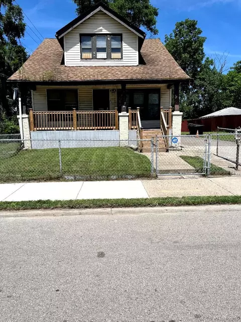 8827 E Warren Ave, Detroit, MI 48214
